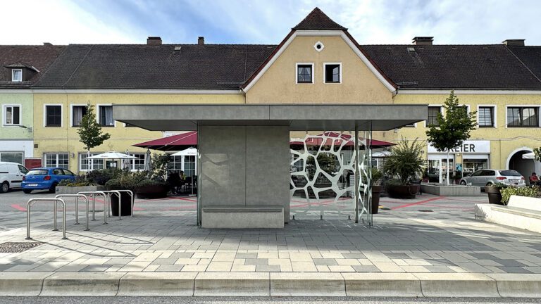 ArchitekturStudio Gilhofer, Forum Kernzone Bushaltestelle Attnang-Puchheim